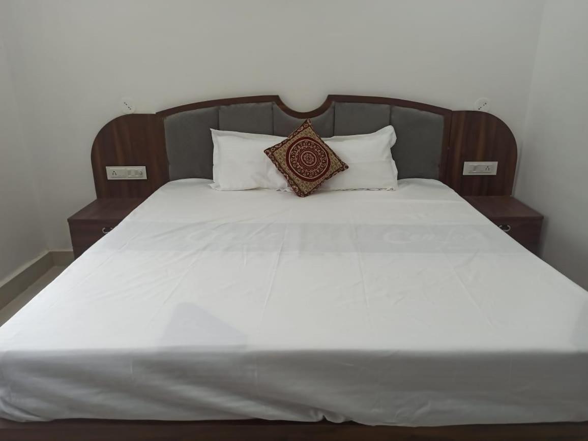Abhiram Homestay Khajurāho Buitenkant foto