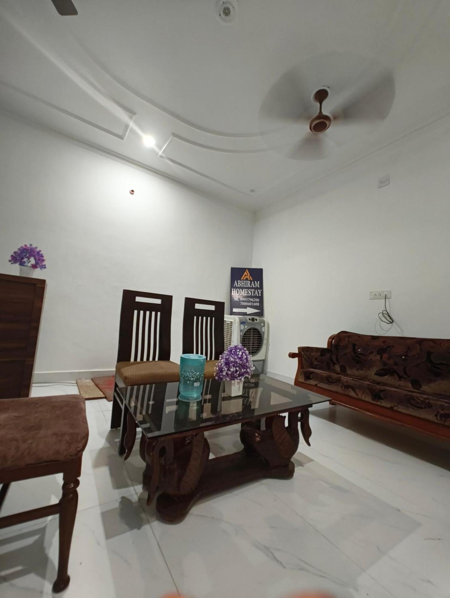 Abhiram Homestay Khajurāho Buitenkant foto